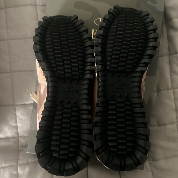 NWT Authentic brand new Valentino sneakers (Tags on box) - Picture 6 of 8